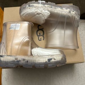 Women Ugg Drizlita in clear size 7. Never worn. New with tags